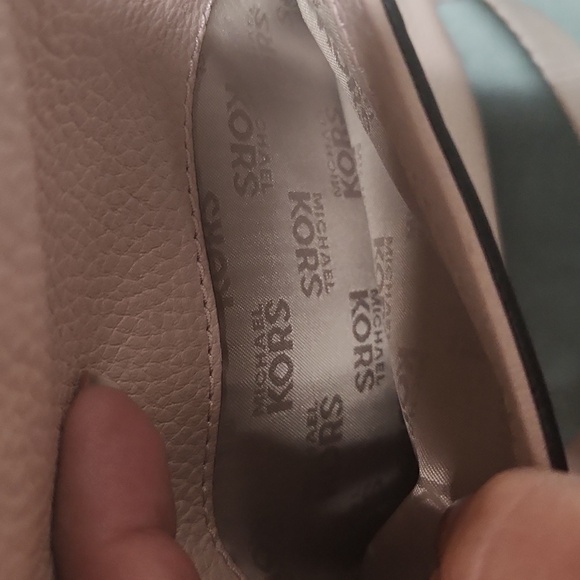 Michael Kors Jet Set Travel Medium Pink Crossbody Bag - Picture 6 of 13